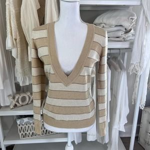 New York & Company sz. small off white metallic gold Deep v neck sweater #1388